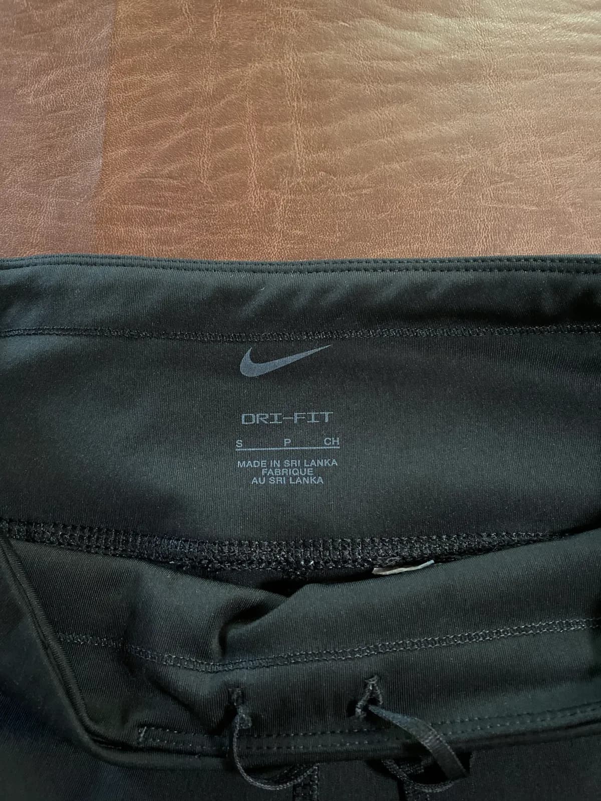 Nike Dri-Fit cropped capri performance pants