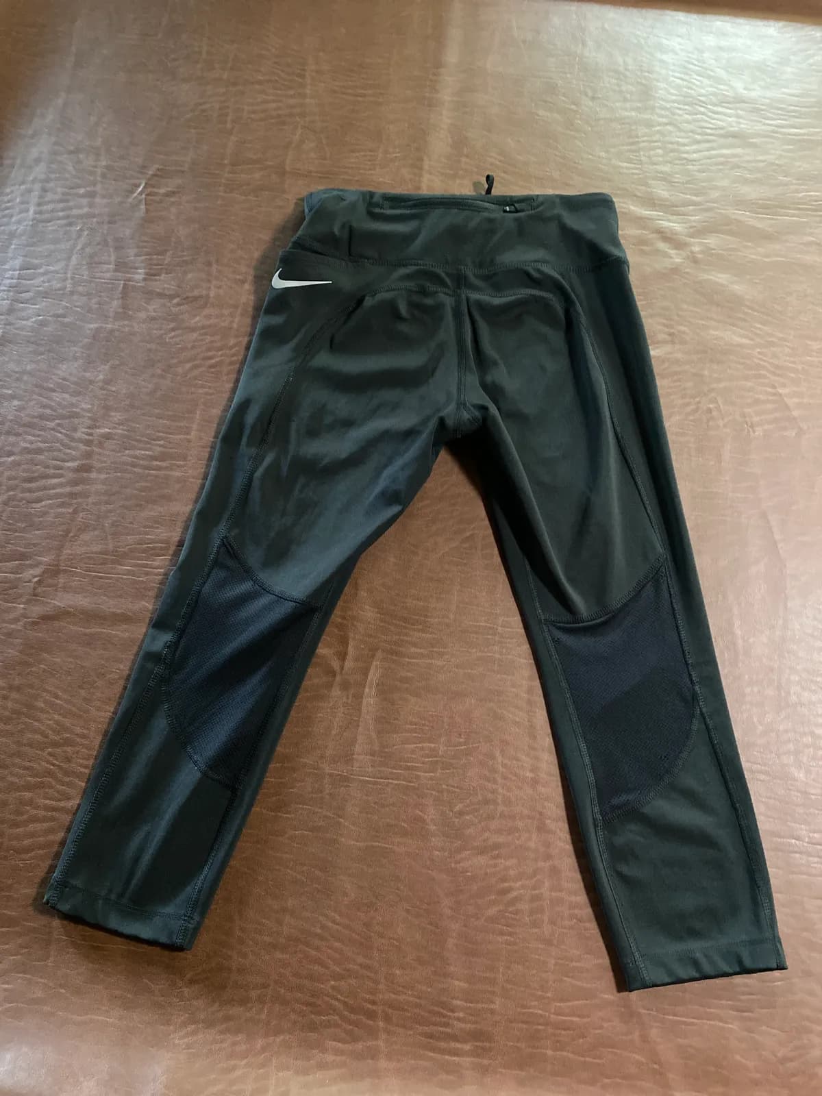Nike Dri-Fit cropped capri performance pants